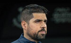santos negocia com antónio oliveira e deve demitir carille se perder para o américa