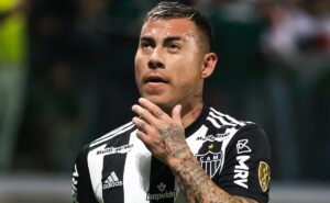 eduardo vargas ignora fair play e gol marcado com lesão de goleiro gera polêmica nas eliminatórias 