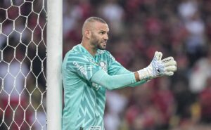 weverton supera estevão e pedro e se torna o jogador mais valioso do brasileirão