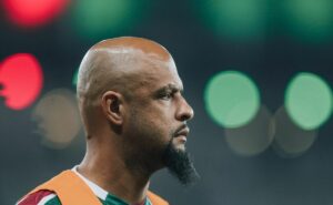 torcida do fluminense decreta saída de felipe melo após falha no clássico: “acabou”
