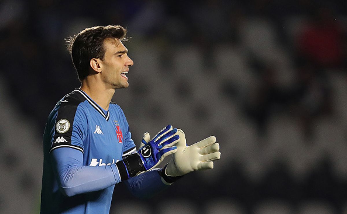 léo jardim avalia empate contra o cruzeiro e torcida reage: "nosso herói"