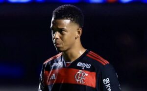 pc oliveira concorda com expulsão de carlinhos em grêmio x flamengo: "não tem disputa de bola"
