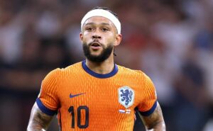 botafogo é criticado após chegada de memphis depay ao corinthians: "perseguição"