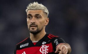 contratação de peso decide jogar com arrascaeta e flamengo quer anunciar reforço hoje 
