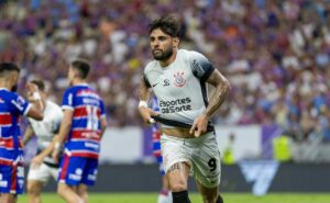 no mesmo jogo, yuri alberto é elogiado e criticado pela torcida do corinthians