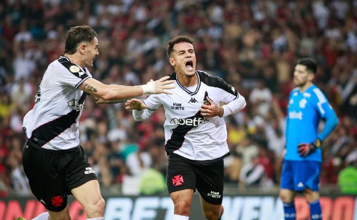 coutinho brilha e marca golaços de esquerda durante treino do vasco
