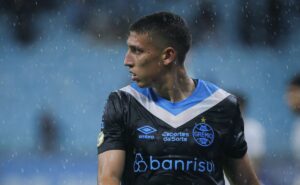 monsalve e +2 titulares do grêmio estão fora do próximo jogo e renato é informado