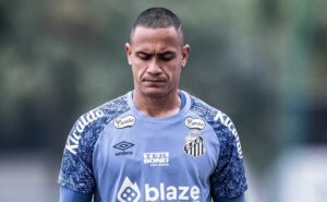 fábio carille decide e saída antecipada de renan está totalmente descartada no santos