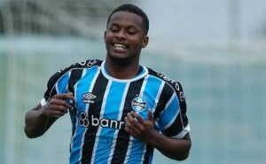 joia do grêmio se recupera e reforça o ataque tricolor