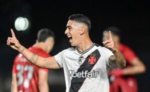 puma rodríguez brilha quando o vasco mais precisa de gols e assistências
