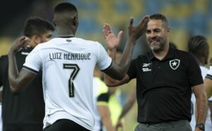 artur jorge alerta luiz henrique após vitória do botafogo: "tirar no intervalo"