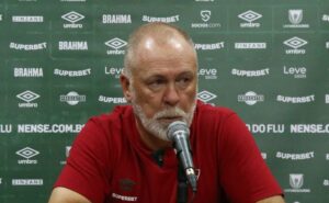 mano menezes comete gafe e “confirma” rebaixamento do fluminense após derrota o atlético go