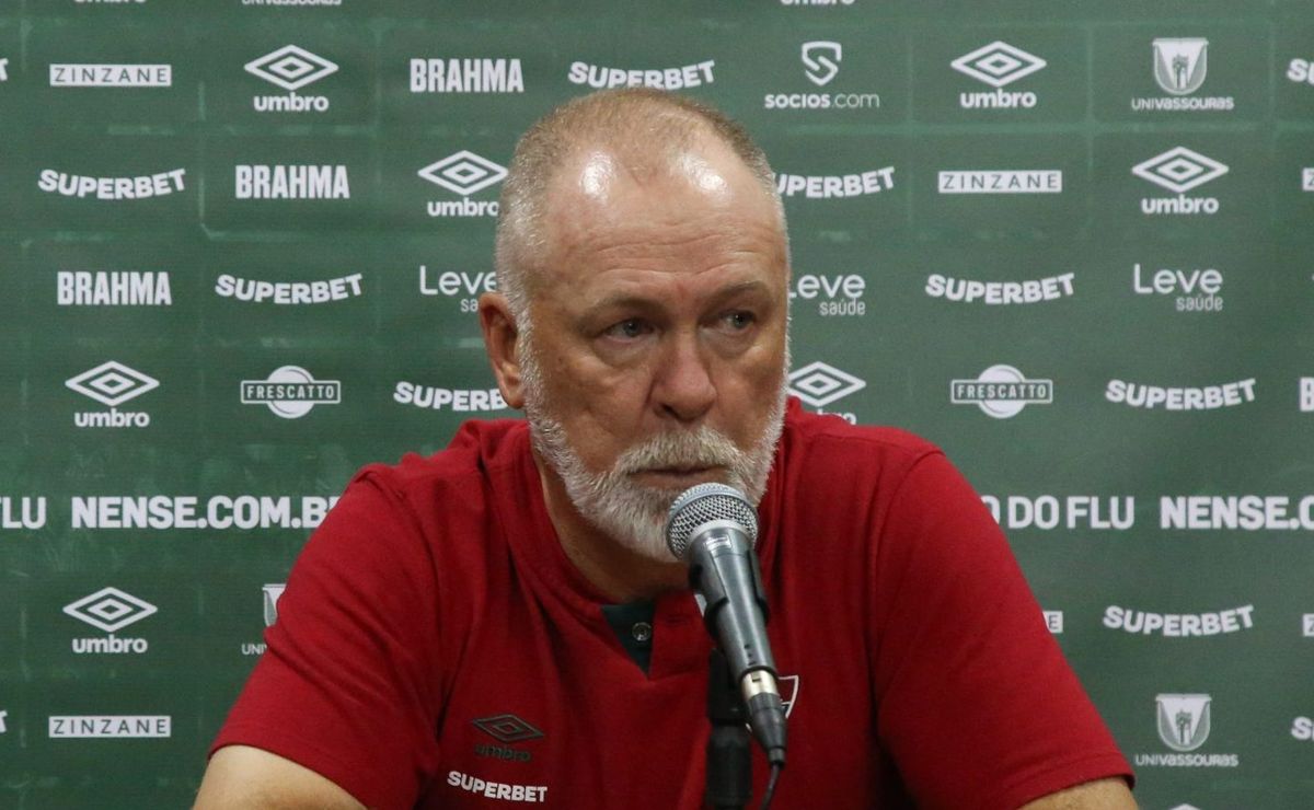 mano menezes comete gafe e “confirma” rebaixamento do fluminense após derrota o atlético go
