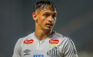 dois gols e 33 jogos: weslley patati é vendido pelo santos e números justificam ida para time da Ásia