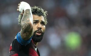 gabigol pode voltar ao flamengo em caso de demissão de tite e filipe luís aparece como solução