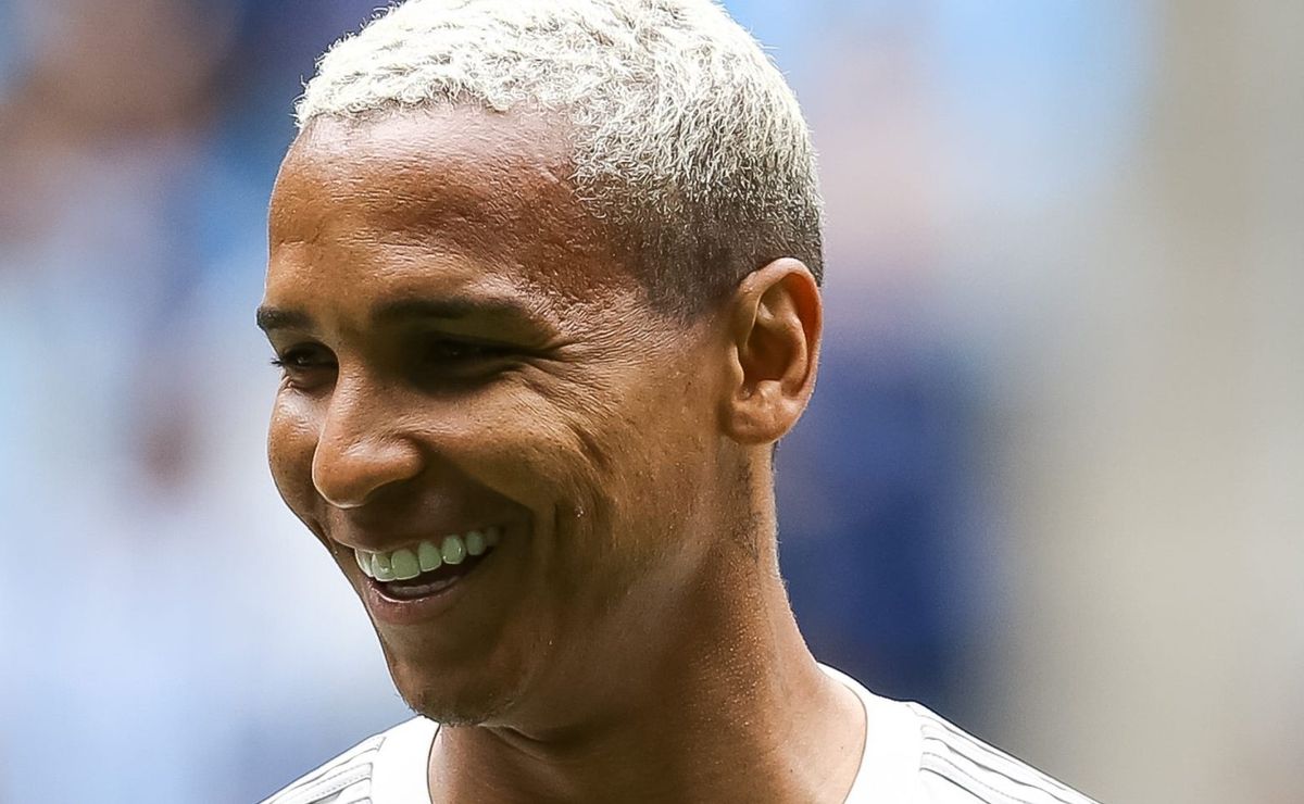 deyverson perde pênalti, mas se redime e faz seu primeiro gol no atlético mg