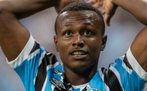 r$ 75 milhões: lille fra faz proposta para contratar nathan fernandes; grêmio confirma resposta negativa