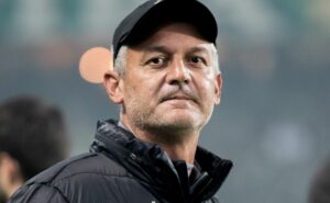 lisca detona arbitragem e sobra até para o santos na coletiva: "não precisa disso"