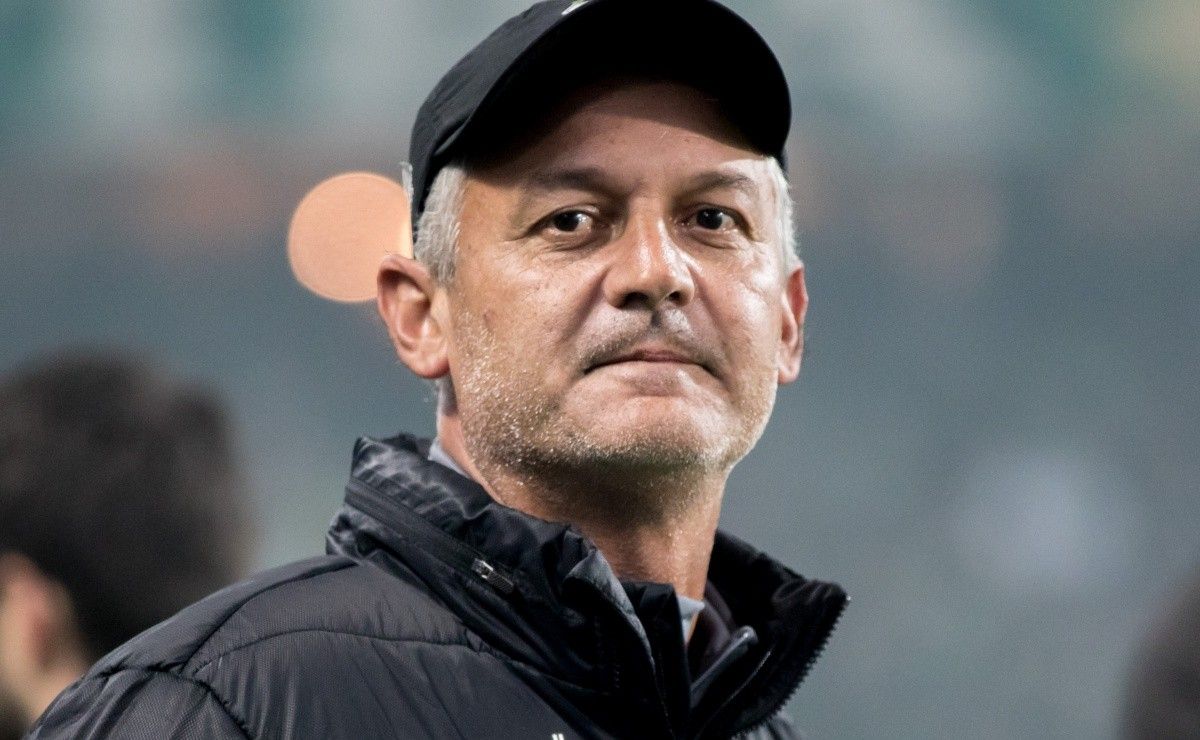 lisca detona arbitragem e sobra até para o santos na coletiva: "não precisa disso"