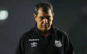 atitude de fábio carille em santos x operário irrita torcedores: "não saiu do..."