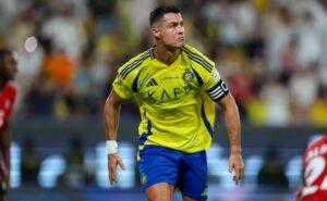 cristiano ronaldo rebate críticas e rejeita ser reserva na seleção: "vou ser titular"