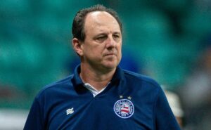 rogério ceni manda indireta ao flamengo sobre polêmica do fair play financeiro: "tem time aí falando”