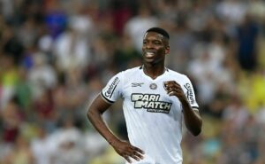 luiz henrique e elenco do botafogo sofrem com foguetório em hotel e conmebol será comunicada