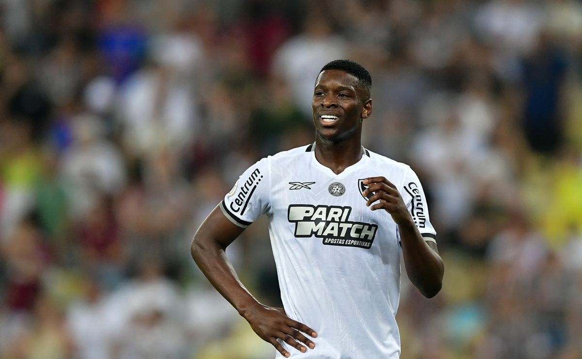 luiz henrique e elenco do botafogo sofrem com foguetório em hotel e conmebol será comunicada