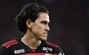 pedro rompe ligamento do joelho e não joga mais pelo flamengo em 2024; tempo de recuperação deve ser de 10 meses