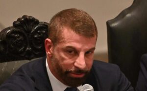 vasco de pedrinho se decide sobre contratar zagueiro português após conversa com paiva