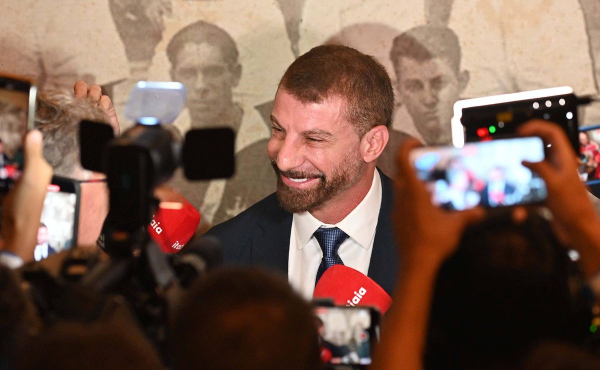 pedrinho faz reunião no vasco e gramado de são januário entra em pauta