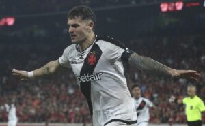 athletico pr x vasco: cruz maltino leva classificação emocionante nos pênaltis pela copa do brasil