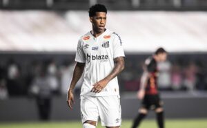 vitória sobre o brusque dá tranquilidade ao elenco do santos, revela gil