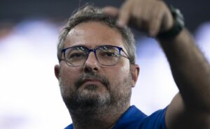 contrato de 3 anos: alexandre mattos conclui negociação e zagueiro está fora do cruzeiro