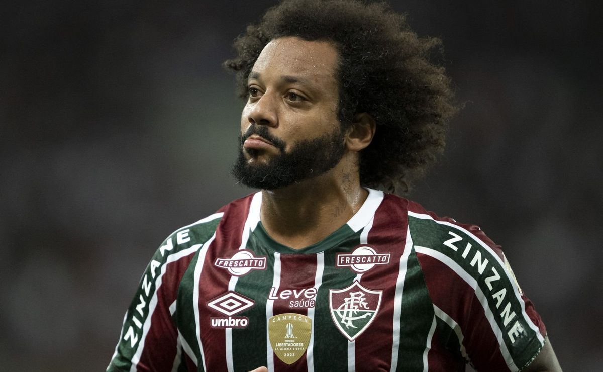 marcelo decide sobre renovação e fluminense projeta negociação que pode marcar fim da carreira do lateral