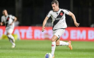 escalação do vasco: piton e +2 são dúvidas e mexidas serão feitas contra o vasco