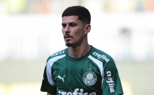 abel barra rômulo no palmeiras e meia perde espaço após chegada de maurício