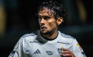 scarpa revê xingamentos da torcida do fluminense e cutuca: "desde que sai tem isso"