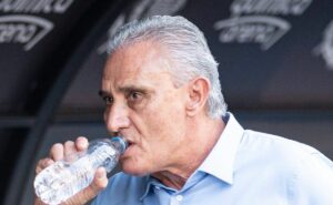 tite deve deixar o flamengo no aeroporto se for eliminado da libertadores, opina comentarista