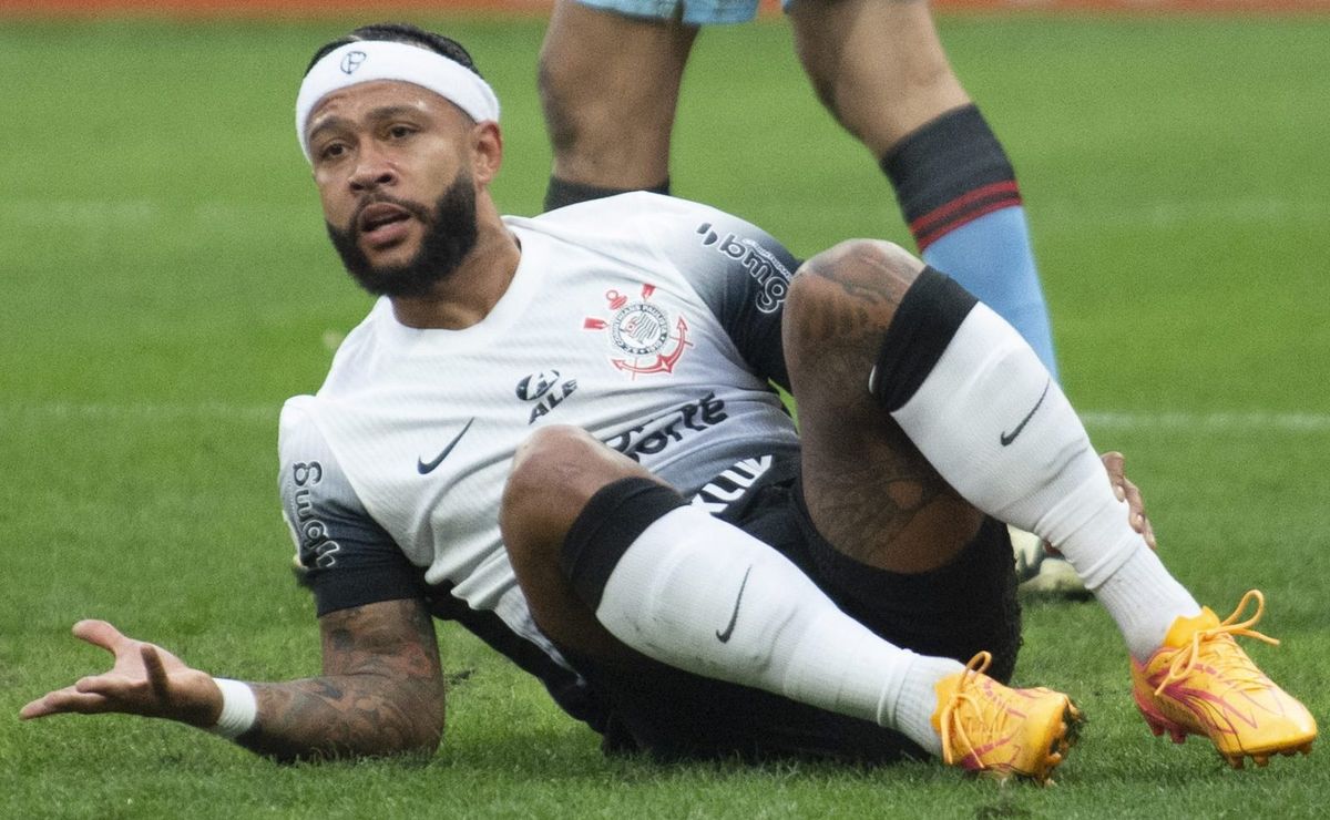 memphis depay faz exames no tornozelo e resultado acaba de ser divulgado pelo corinthians