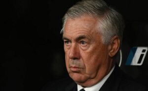 ancelotti se pronuncia sobre vini jr. ceder cobrança de pênalti para mbappé: "muito altruísta"