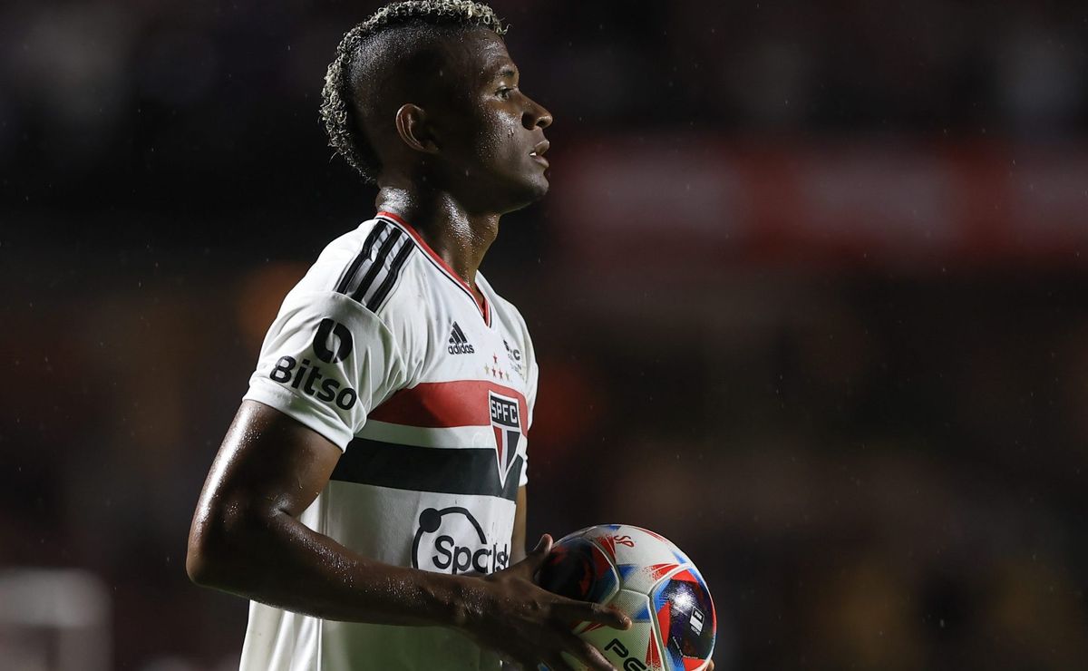 orejuela está de volta ao são paulo após destaque no medellín e busca espaço 