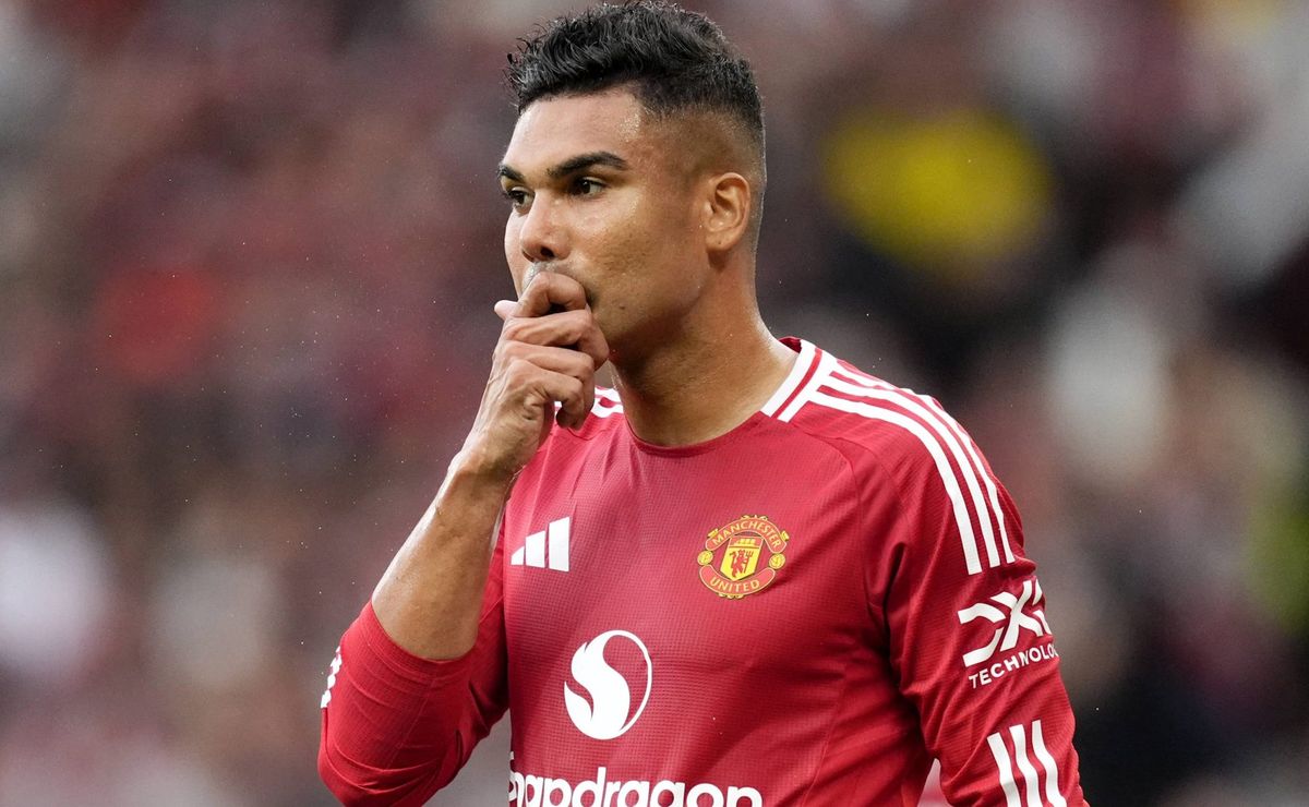 casemiro vira alvo de clube turco e pode deixar o manchester united ainda nesta janela