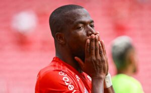 valencia, do internacional, já chegou a ficar 300 dias sem marcar um gol em sua carreira