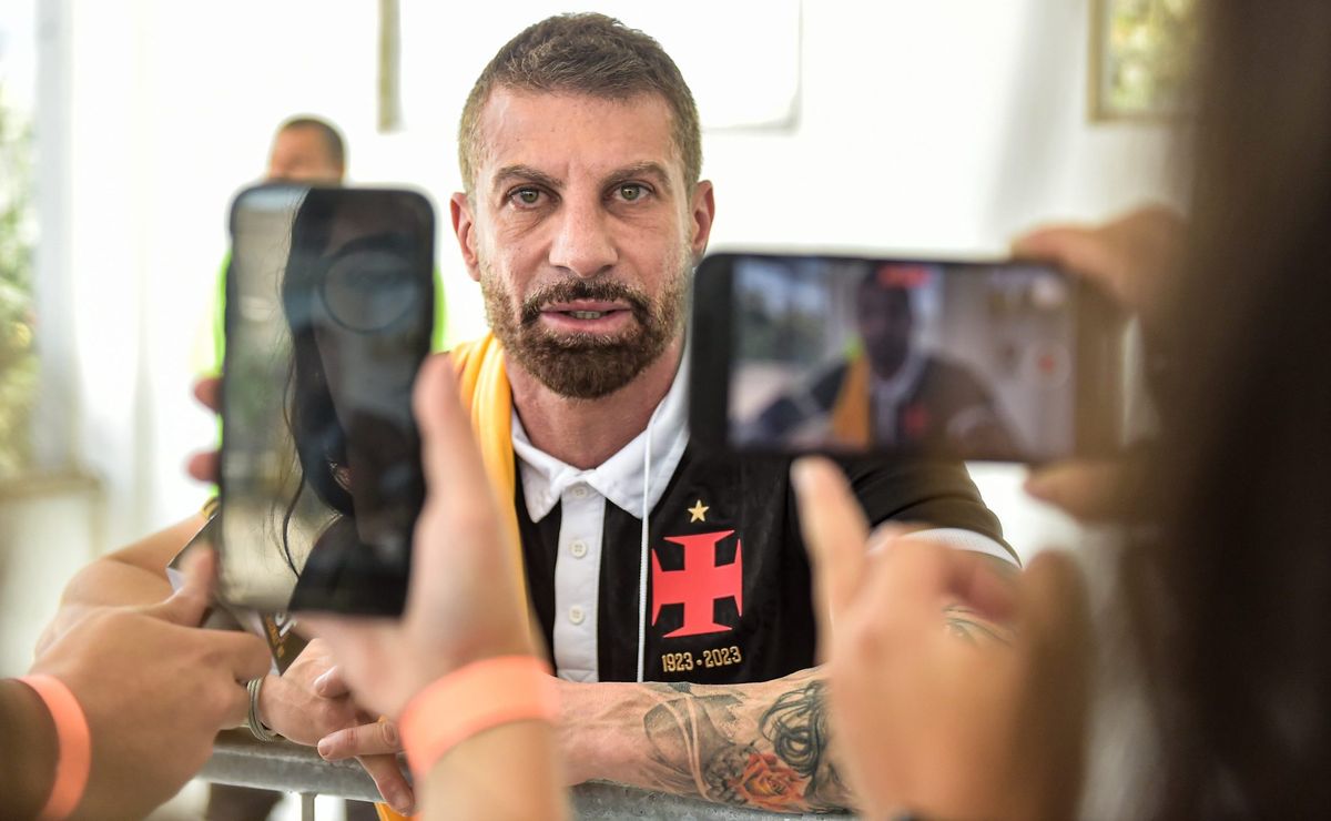 pedrinho decide qual será o primeiro jogador a ser vendido no vasco em janeiro 