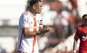 reformulação no internacional começa por mercado em 2025 e zagueiro não tem permanência garantida