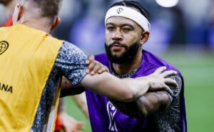 memphis depay está surpreso com nível do futebol brasileiro atuando no corinthians 