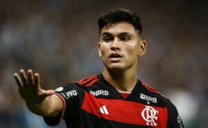 escalação do flamengo: tite pode começar com time alternativo e alcaraz recebe chance