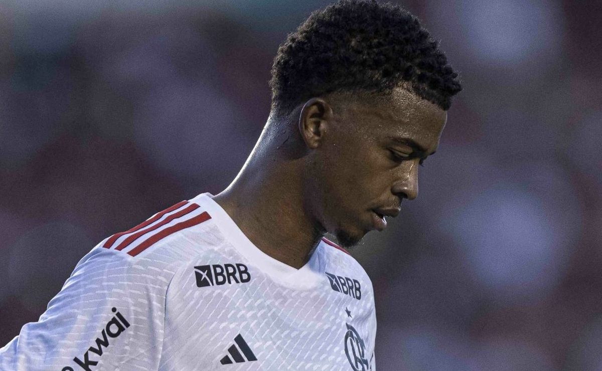 carlinhos tem dias contados no flamengo e saída no fim do ano já é debatida