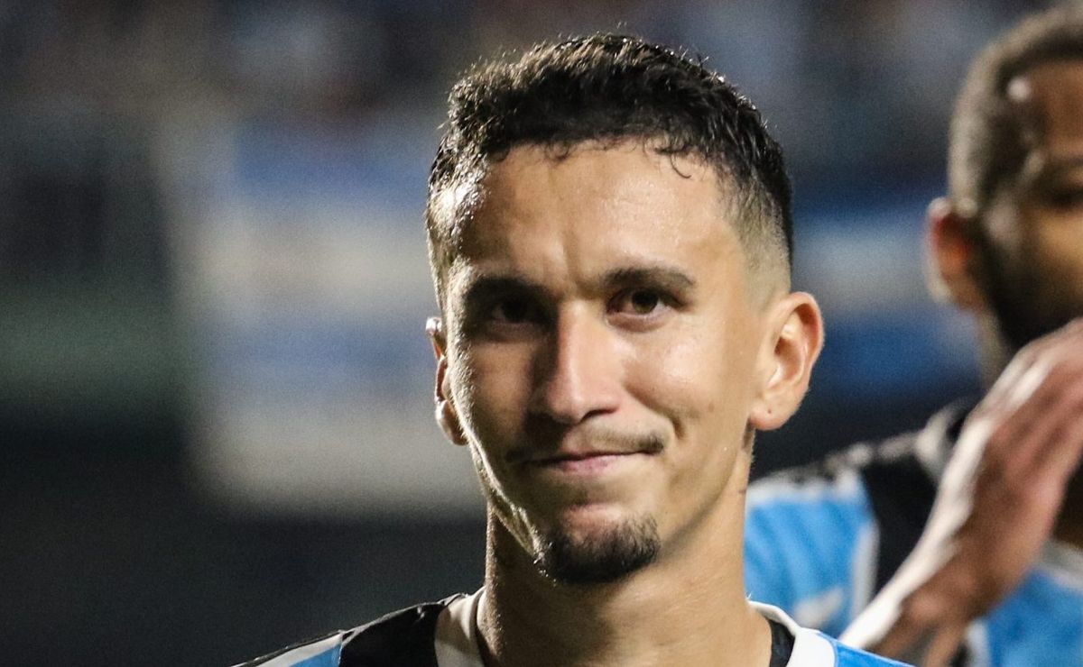 dodi se firma como titular do grêmio e fala sobre parceria com villasanti: "meio campo forte e equilibrado"